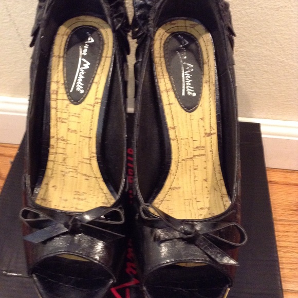 🔊SALE 🔊 Open toe heels - Picture 2 of 6